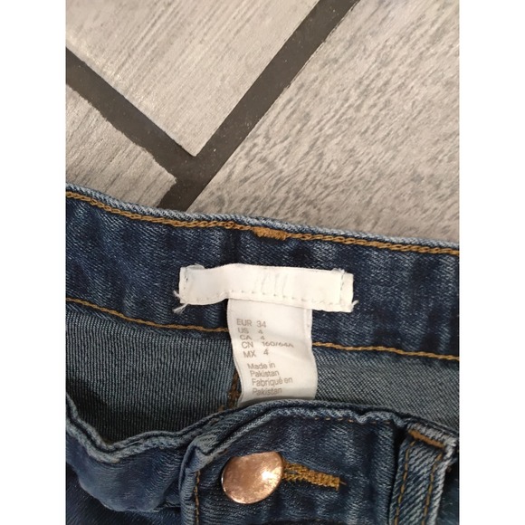 HM Divided Women Blue Denim Cut Off Shorts Dark Wash Frayed Hem Size 4 - Picture 3 of 4